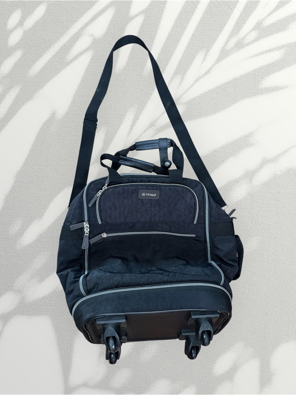 Biaggi roller bag duffel compact 4 wheels black like new 17” high luggage